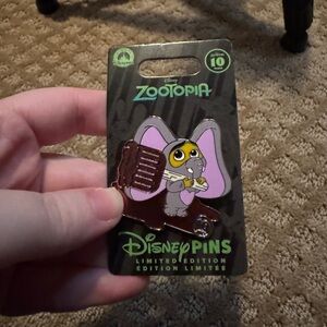 2026 Disney Parks Zootopia 10th Anniversary Finnick Pin LE 4000